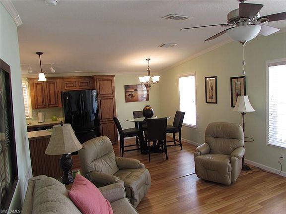 5th image of 77 Gresham Ln