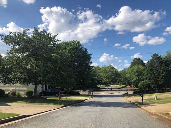 4th image of 3209 Claybrooke Dr