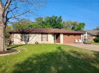 1346 Gay Meadow Ln, Goliad, TX 77963