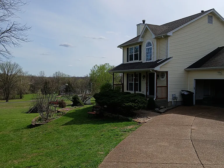8404 Fawn Hill Ln — Photo 1
