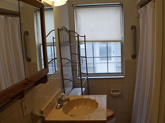 5th image of 21700 Colony St