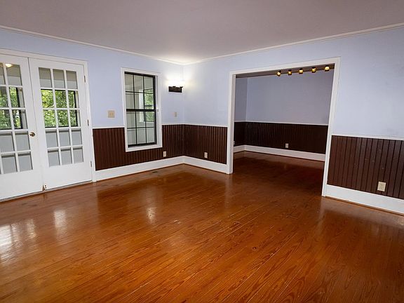 5th image of 3259 Ozark Cir