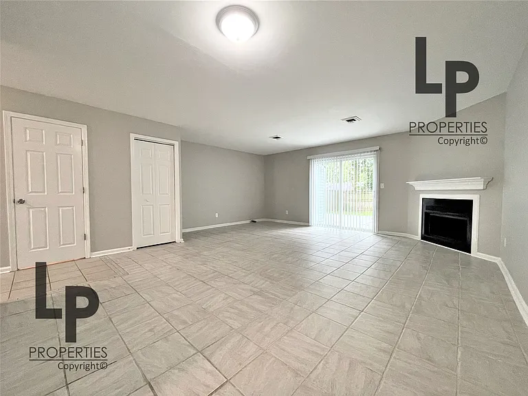 1488 Deer Lake Cir — Photo 5
