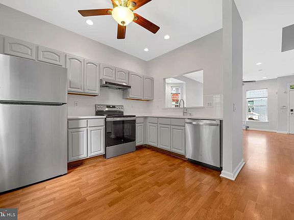 5th image of 1318 Bainbridge St