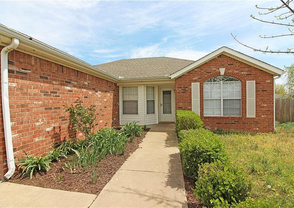 1st image of 440 Sun Meadow Dr