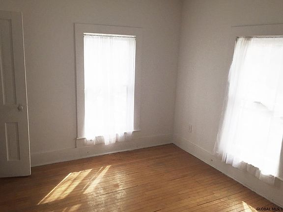 4th image of 1 Charlotte St