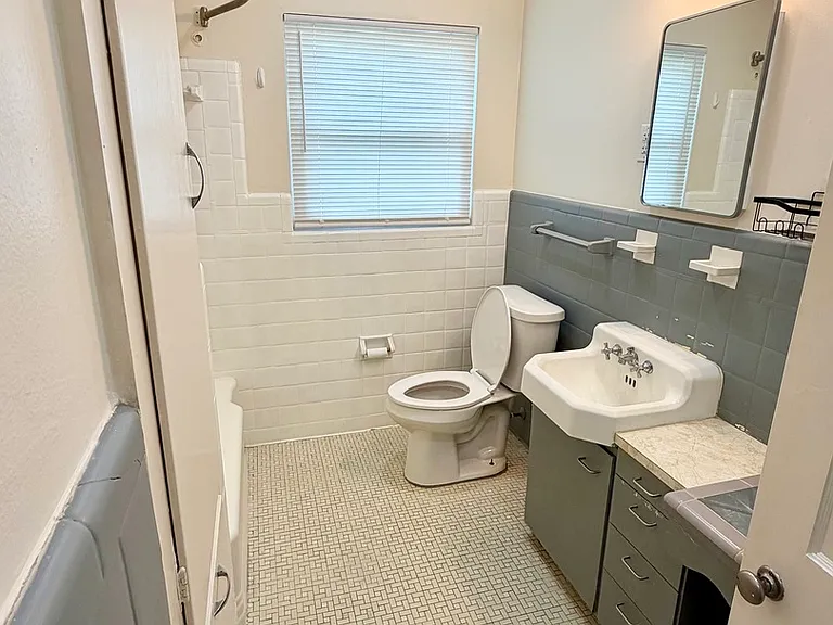 507 Exeter Rd — Photo 14