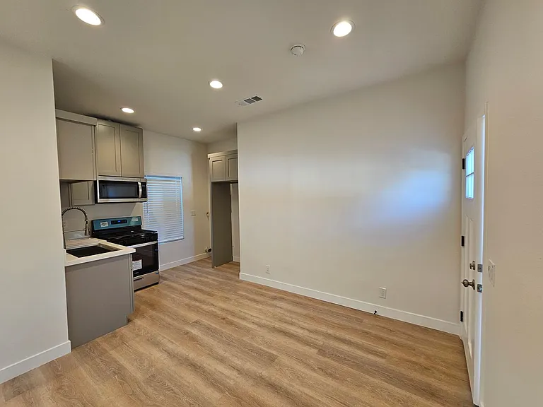 9791 Oasis Ave #STUDIO — Photo 5