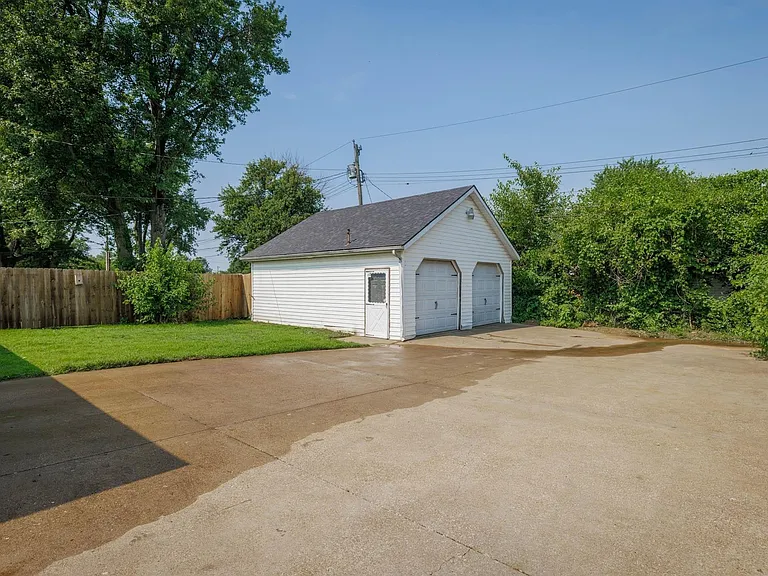 660 Fargo St — Photo 11