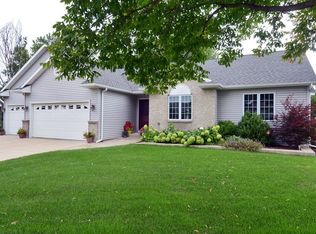 404 Roland Ct, Cottage Grove, WI 53527