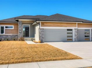 5512 149th St, Urbandale, IA 50323