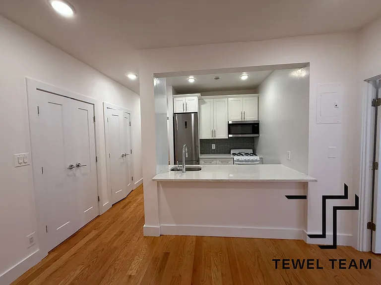 539 Lenox Ave #4DD — Photo 8