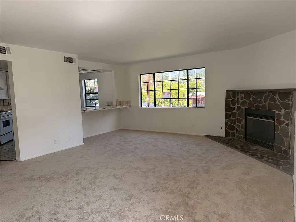 2 bed, 1474 sqft, $2,790 — Photo 3