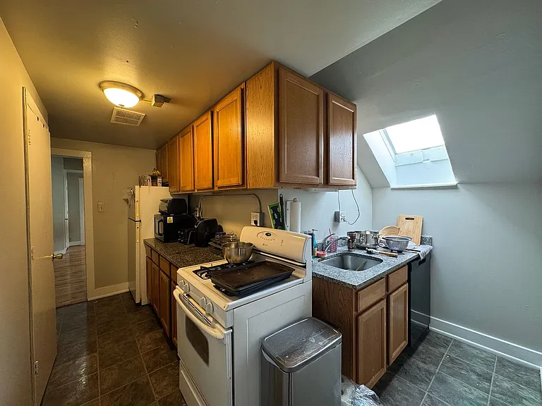 26 Conklin Apts — Photo 8
