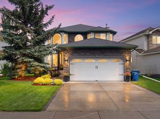 137 SW Gleneagles Vw, Cochrane, AB T4C1W1
