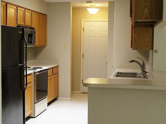 4th image of 1238 Bluff Creek Cir