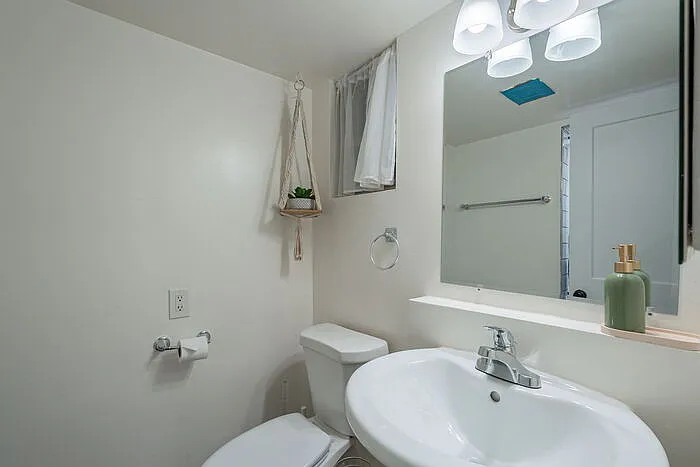 1540 W Berridge Ln — Photo 3