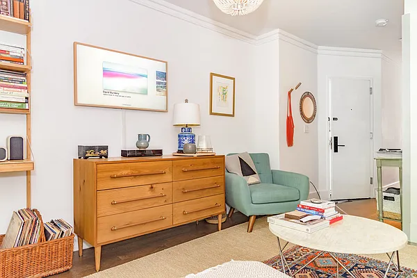 Rented by Charney Real Estate LLC | media 15