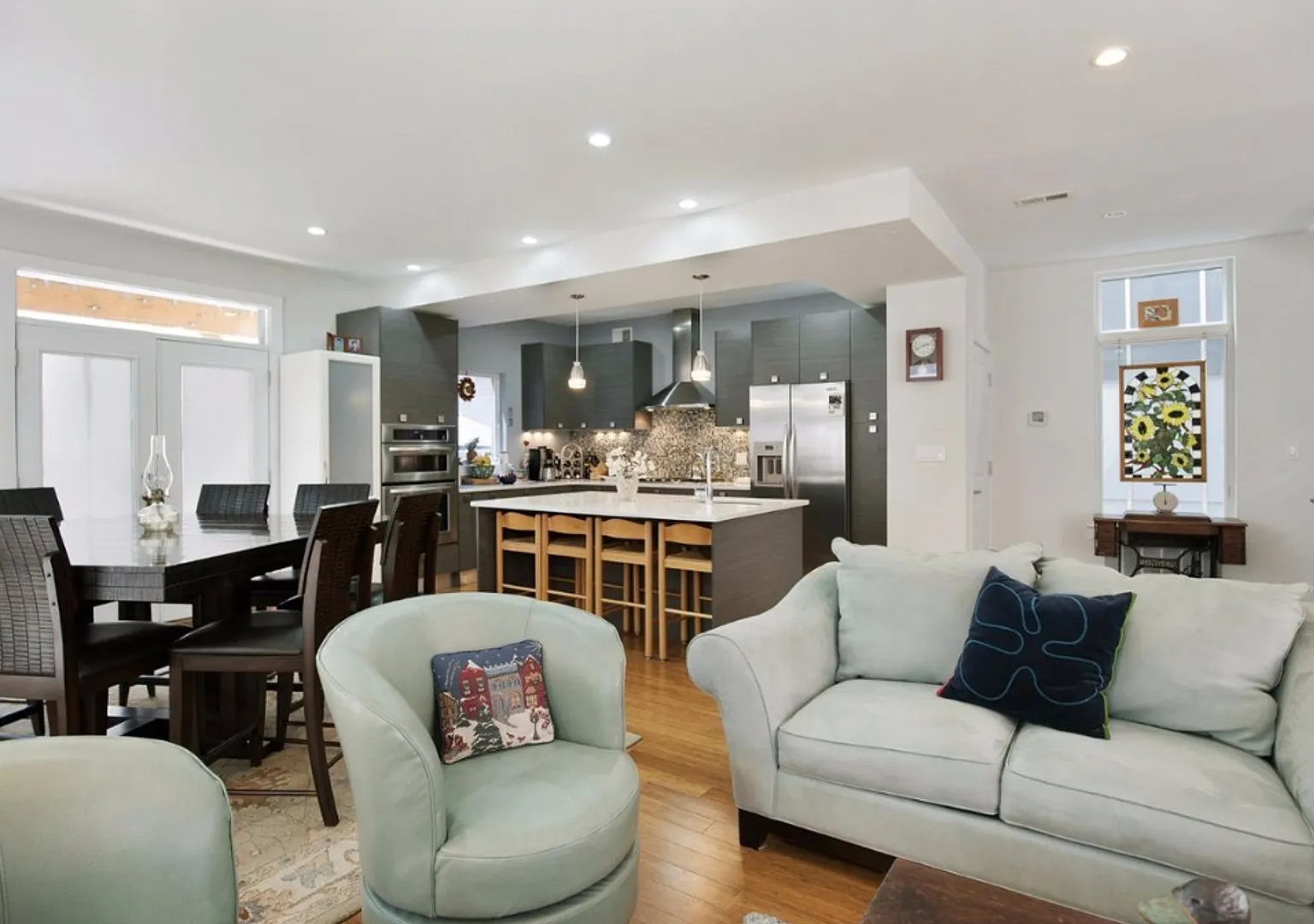 Amazing 4 Bed 4 Bath w/driveway in Northern Liberties! — Photo 4