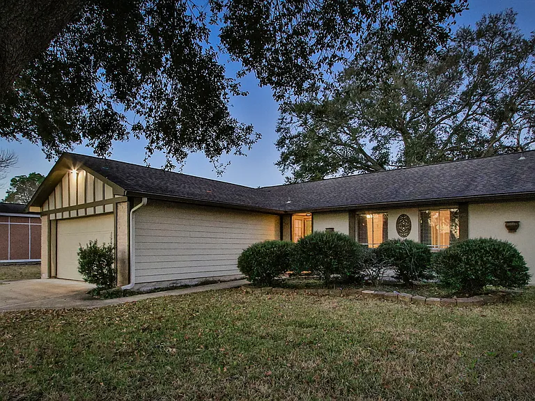 16911 Hibiscus Ln — Photo 38