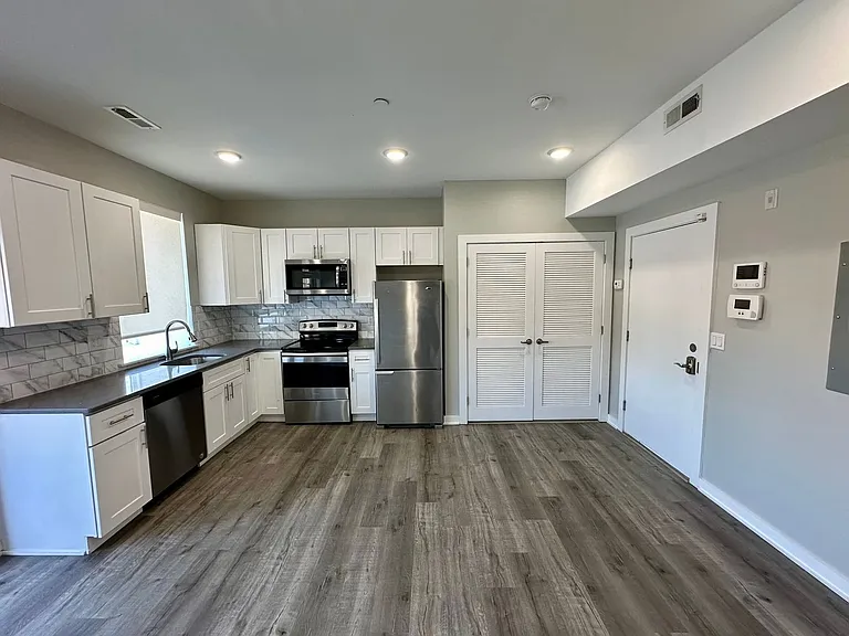1654 Ridge Ave — Photo 4