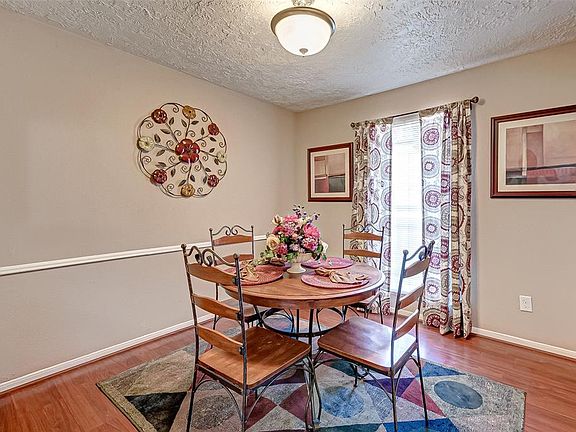 3rd image of 3012 Bee Cave Dr