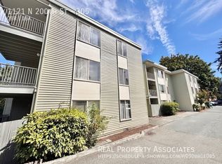 1121 N 200th St APT 305, Seattle, WA 98133