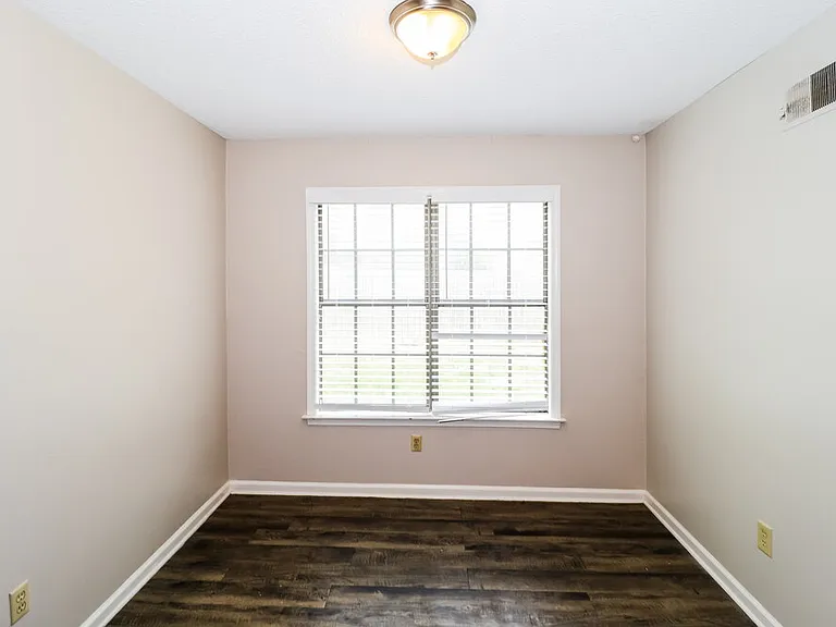 423 Cairn Cv — Photo 7