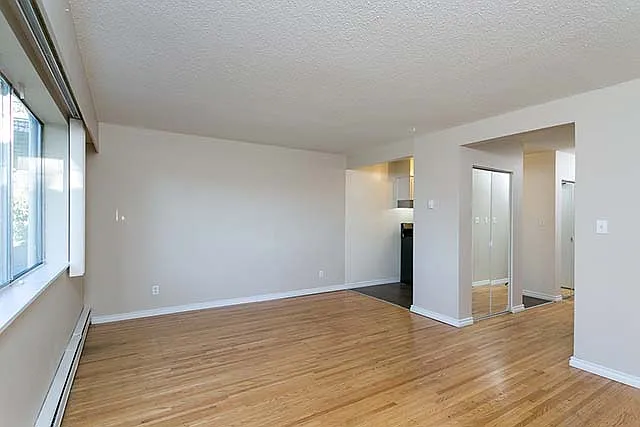 910 Saint Andrews St — Photo 8