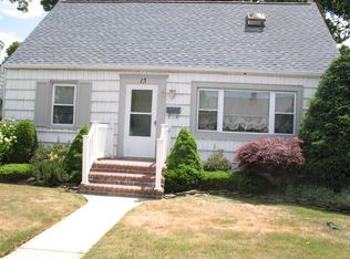 13 Airway Dr, Bellmore, NY 11710