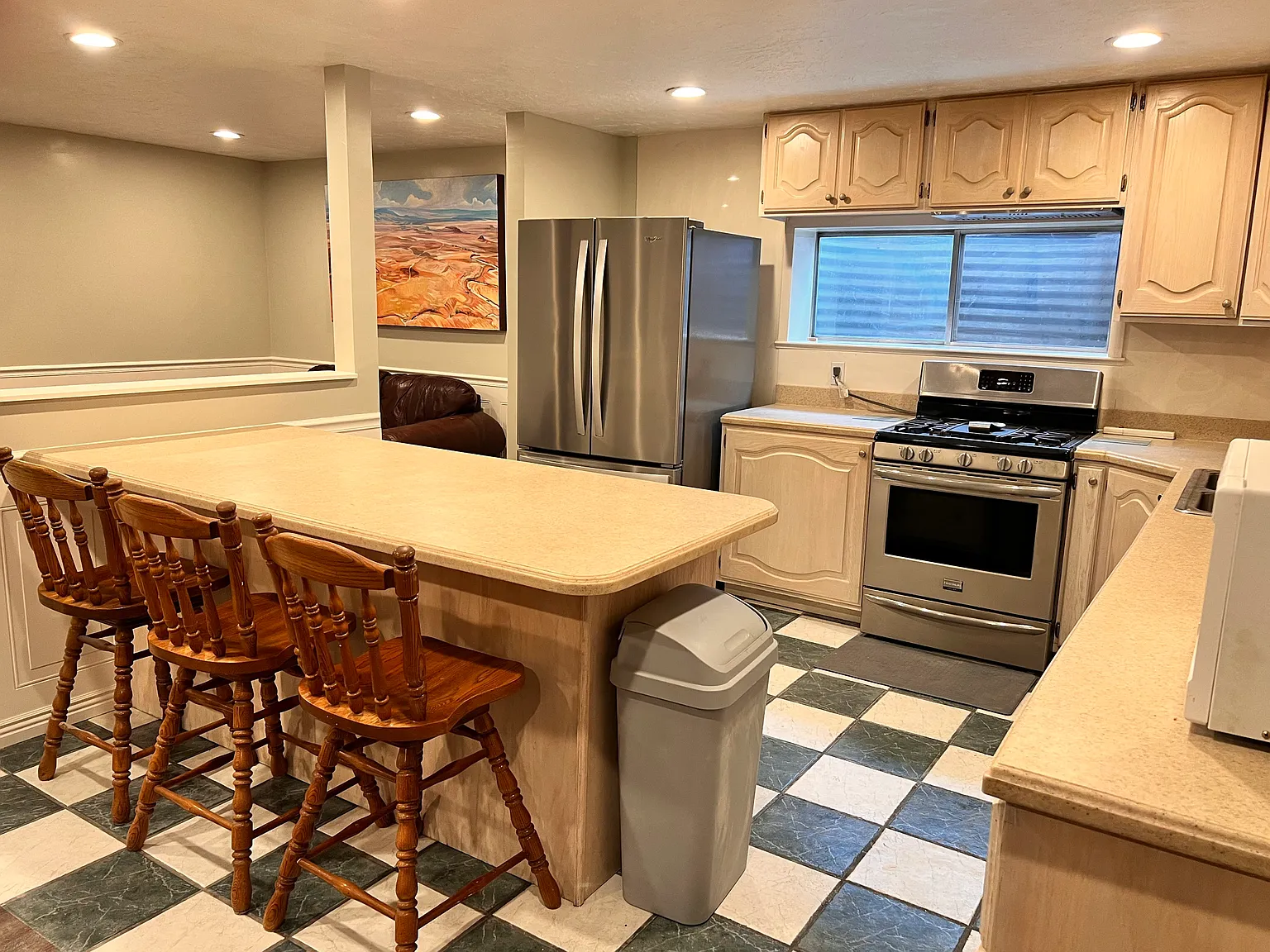 5 bed, 3600 sqft, $3,600 — Photo 4