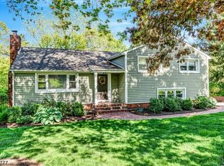 22 Crest Dr, Basking Ridge, NJ 07920