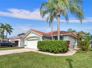 1150 Bel Aire Dr, Hollywood, FL 33027