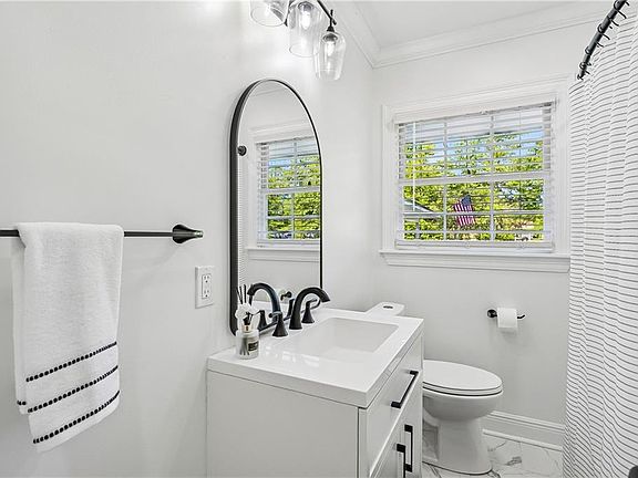 4th image of 1347 Edward Ln