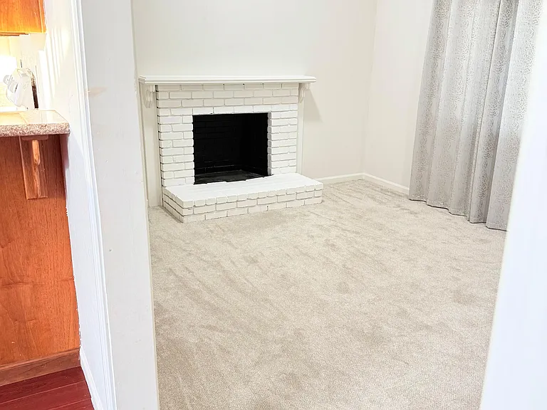 4613 Hampshire Way — Photo 6