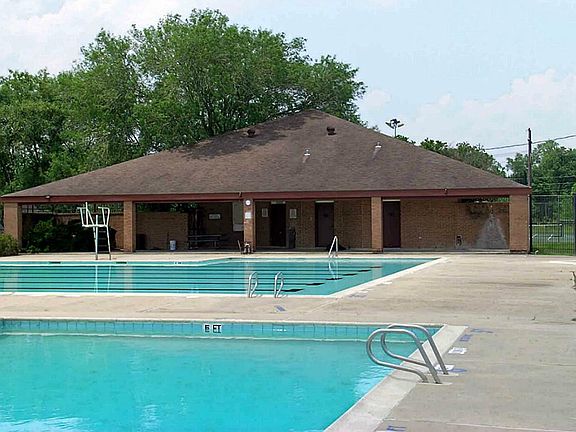 Deerbrook Estates Swimming Pool for Summer Fun!