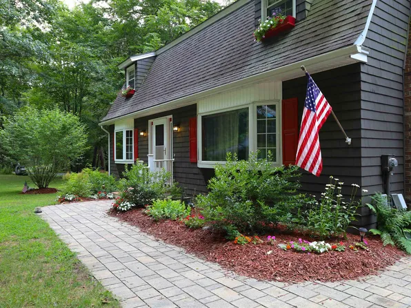 13 Scotts Drive, Charlestown, NH 03603
