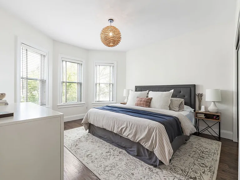 735 E 3rd St #3 — Photo 9