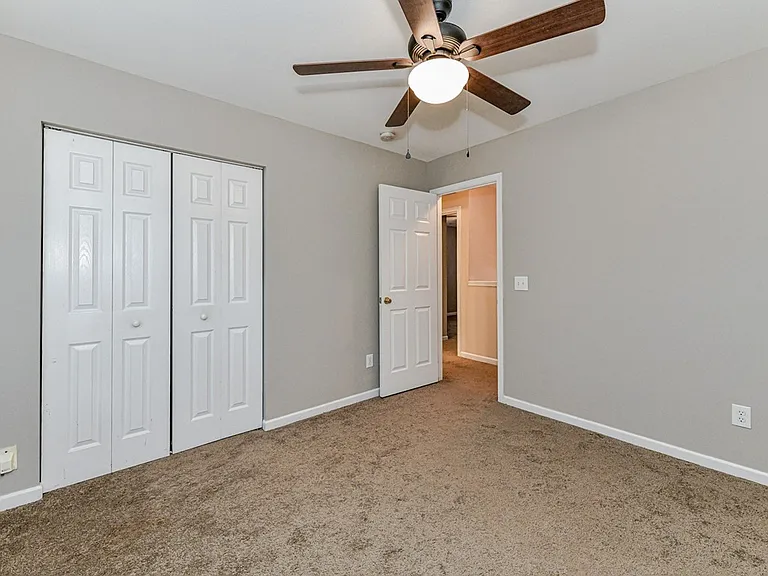 17201 Commons Crossing Dr — Photo 14