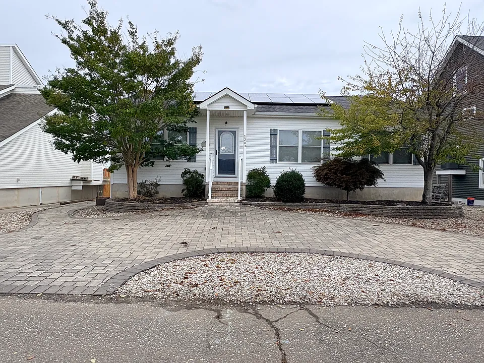 1203 Maui Dr