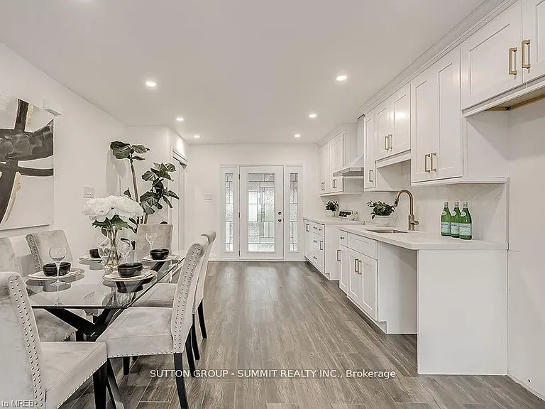 16 Upper Canada Dr #UPPER — Photo 11