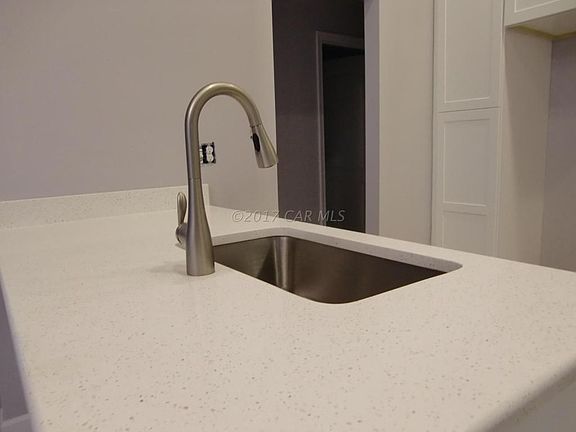 Deep bowl sink