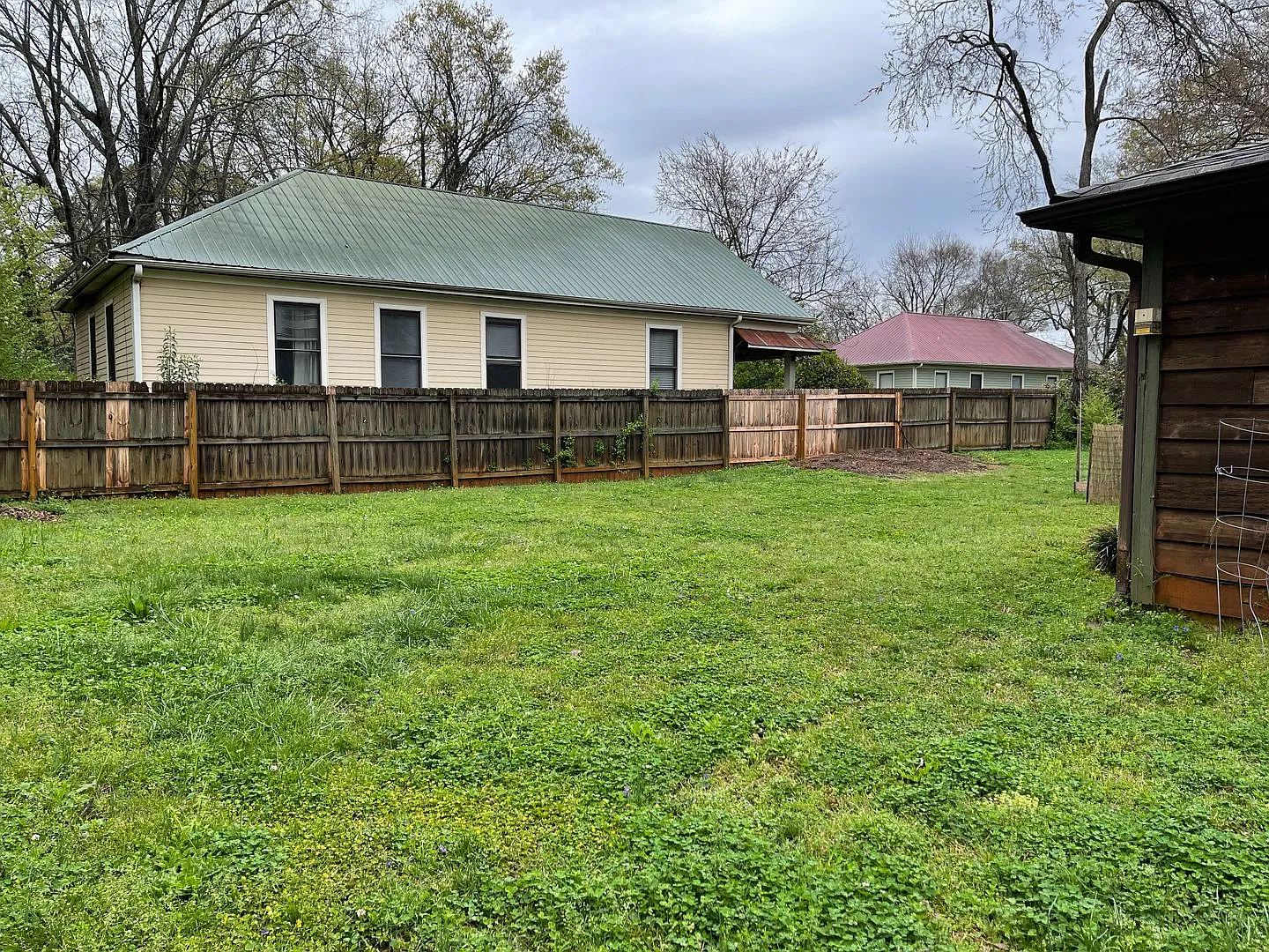 Cozy 2 bed 1 bath duplex! — Photo 4