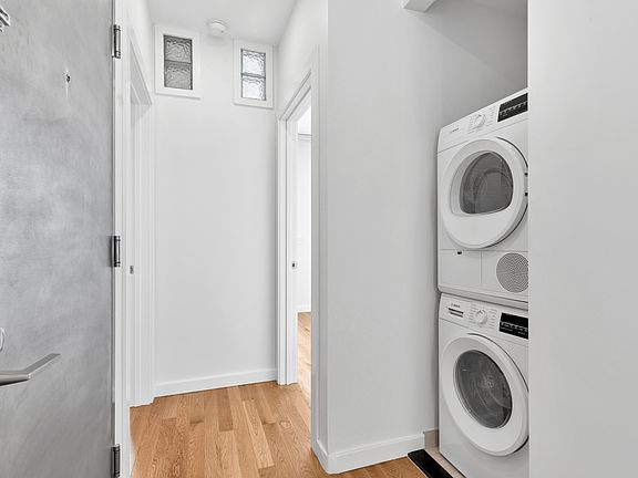 5th image of 64 Greenwich Ave #2