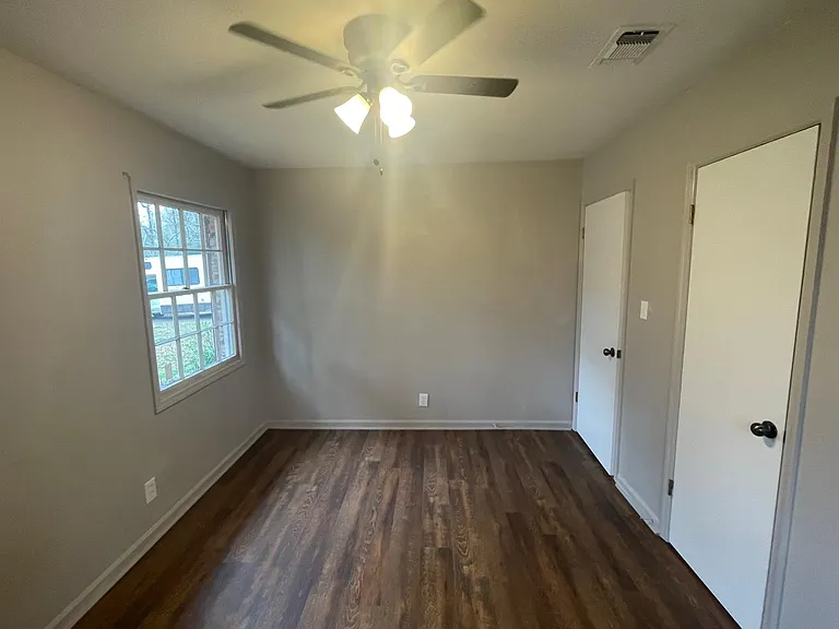 1114 Greendale Ct — Photo 9