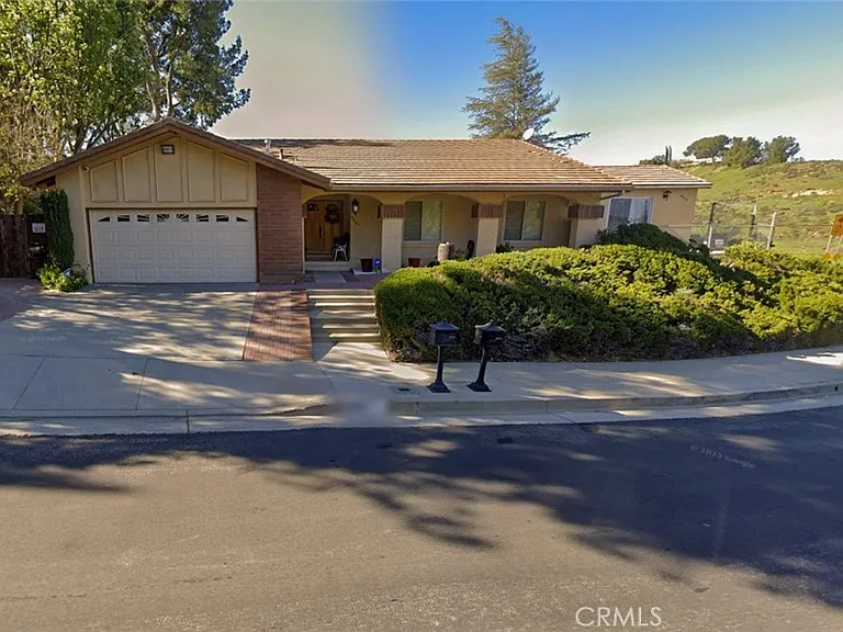 9019-9021 Farralone Ave — Photo 1