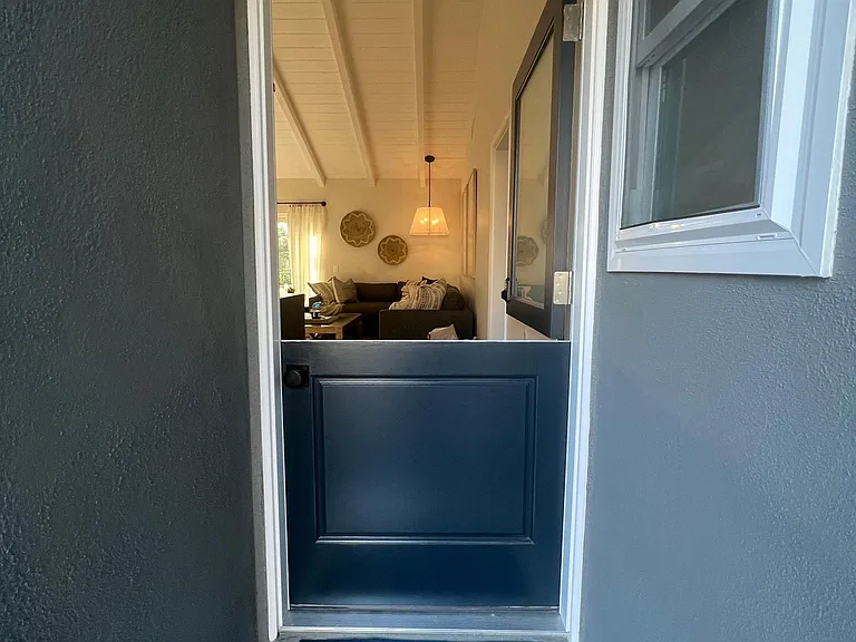 150 Loma Ln — Photo 3