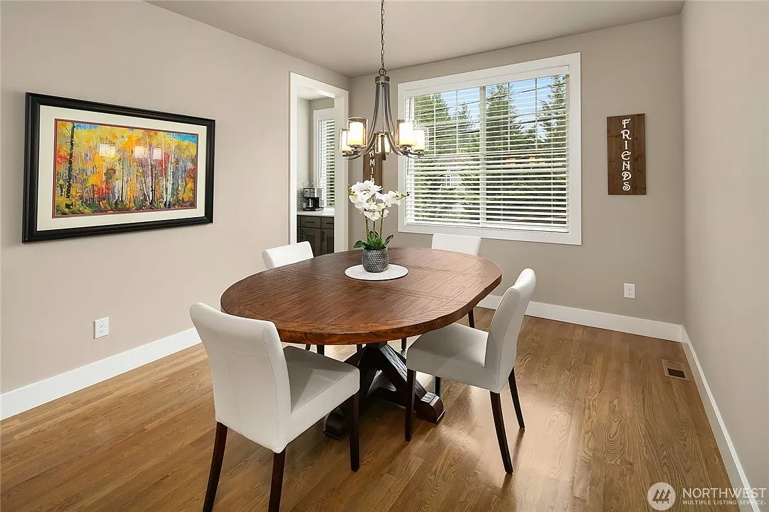 5 bed, 4205 sqft, $6,350 — Photo 4