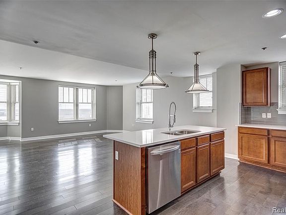 3rd image of 525 W Lafayette Blvd Unit 12D