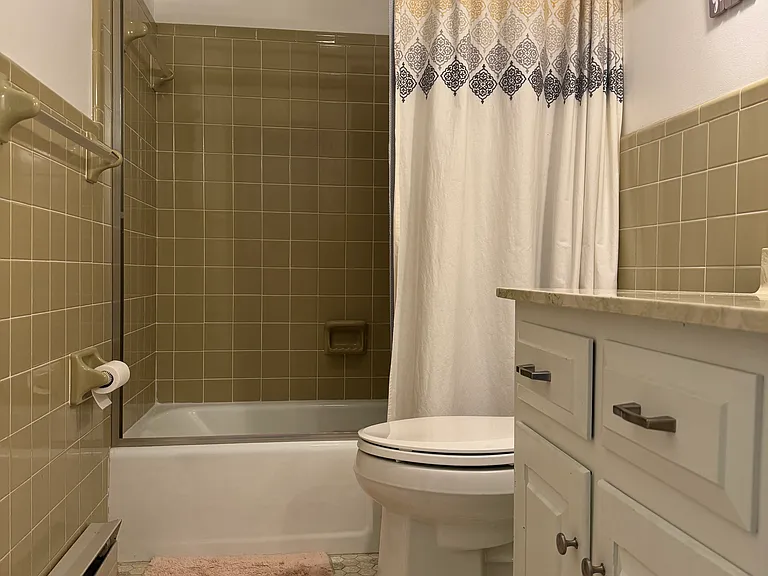 Downstairs Left shared bathroom with shower and tub